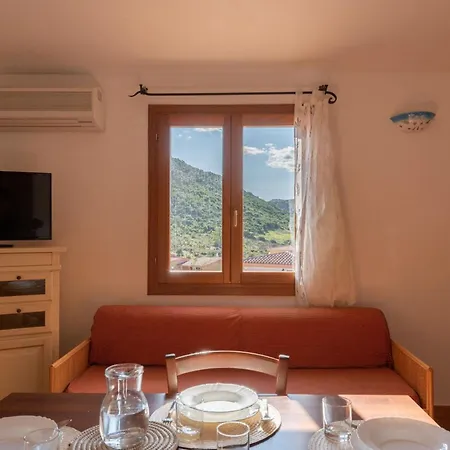 Apartment Crystal Pool Village In Tanaunella