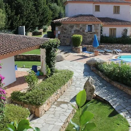 Apartment Crystal Pool Village In Tanaunella
